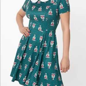 Unique Vintage x Snoopy Christmas Dress. New